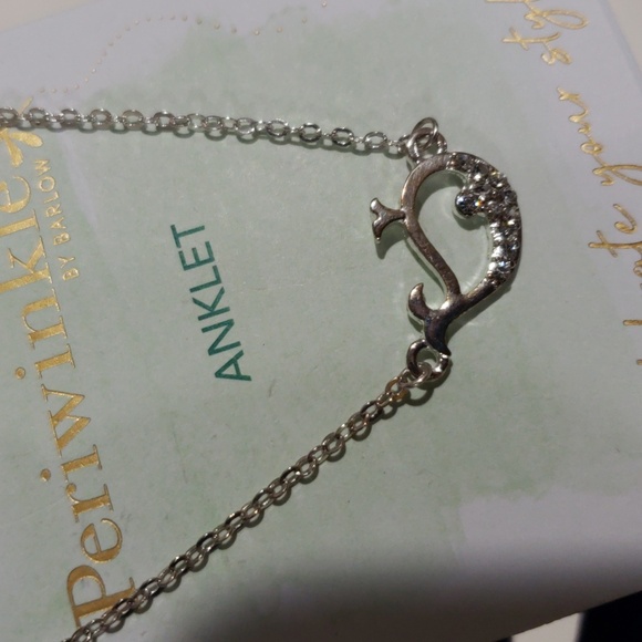 Periwinkle by Barlow Silver Crystal Whale Anklet – Ocean-Inspired Women Jewelry - Picture 7 of 8